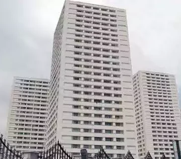 آتی ساز اوین دربهای مقاوم حریق و پله فرار نودر - درب ضد آتش نصب شده در ساختمان مسکونی - ایمنی و آرامش را به خانه خود بیاورید.