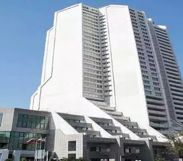 برج آسمان درهای مقاوم حریق و پله فرار نودر - افزایش ایمنی ساختمان با استفاده از درب ضد حریق نودر