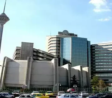 بیمارستان تخصصی میلاد درهای استیل پلاست و مقاوم حریق نودر - افزایش ایمنی بیمارستان‌ها با استفاده از درب ضد حریق.