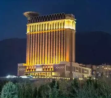 هتل اسپیناس- درهای استیل پلاست شرکت نودر