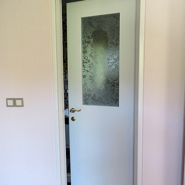 درب شیشه خور سفید