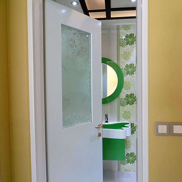 درب سرویس استیل پلاست: دربی مقاوم آب و عایق با روکش زیبا و متنوع. از جنس فلز و پلی‌یورتان، مناسب برای انواع محیط‌ها و فضاهای مرطوب.