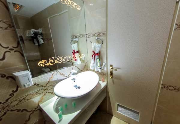 هتل بشری درب گریل هواکش درب سرویس بهداشتی به همراه گریل هواکش برای رد و بدل کردن هوا