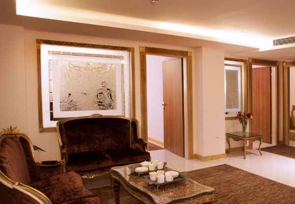 هتل بشری مشهد درب اطاق هتل بشری