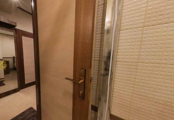 هتل قصر جهان سرویس درب سرویس بهداشتی با روکش مقاوم و ضد آب PVC