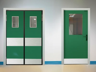 درب اتاق بیمارستانی درب های بادبزنی بیمارستانی با قابلیت باز و بسته شدن از هر دو طرف در کنار درب اتاق بستری